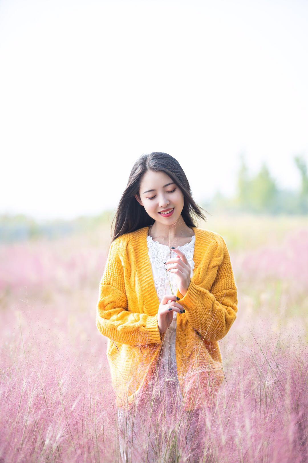 秋天拍摄粉黛人像，这8个姿势技巧值得一学，姿势简单也很美插图9