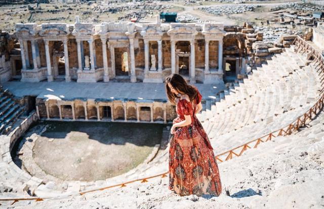 旅行照怎么拍得更美更吸睛？7个姿势技巧，新手也能拍旅行美照插图3