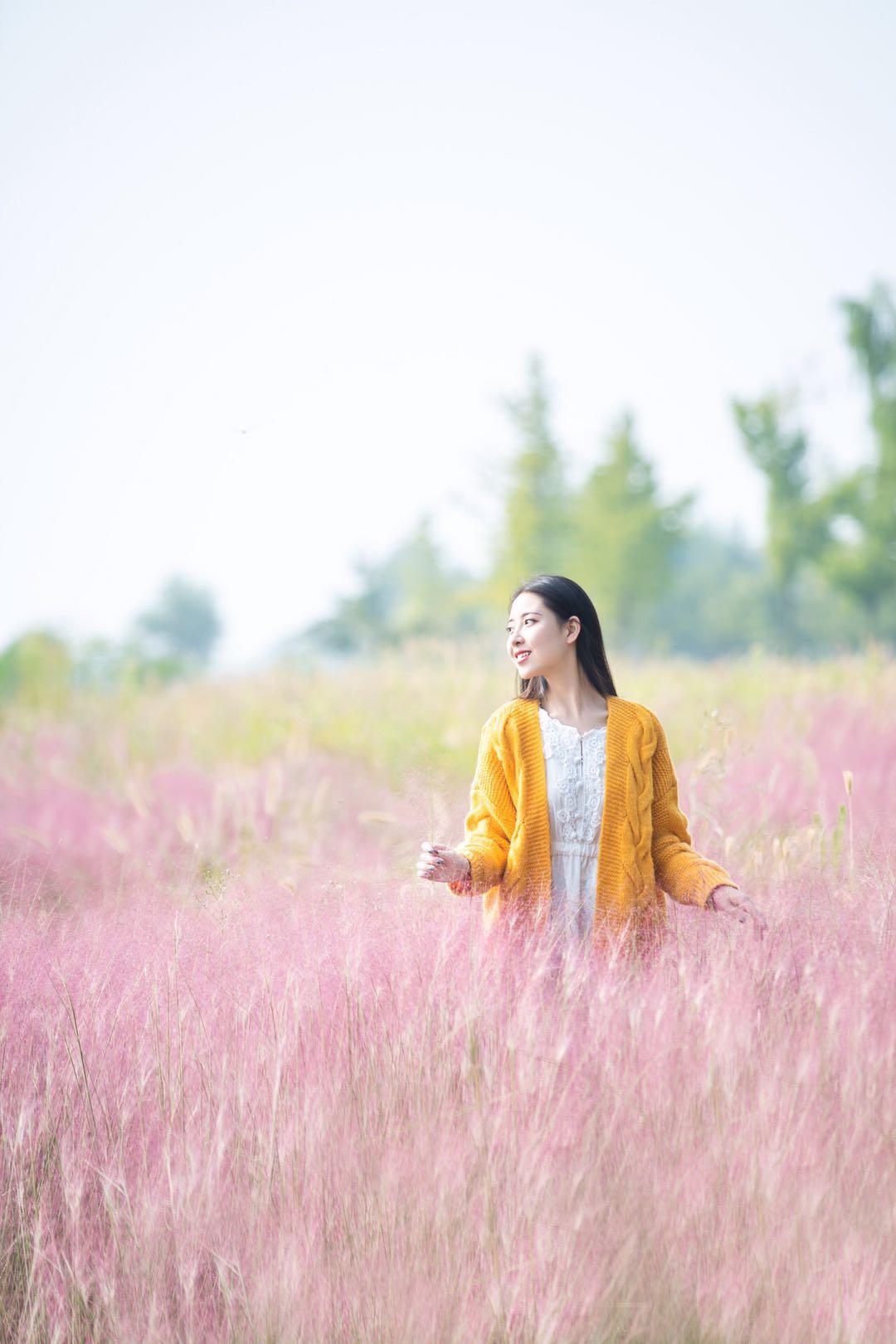 秋天拍摄粉黛人像，这8个姿势技巧值得一学，姿势简单也很美插图4
