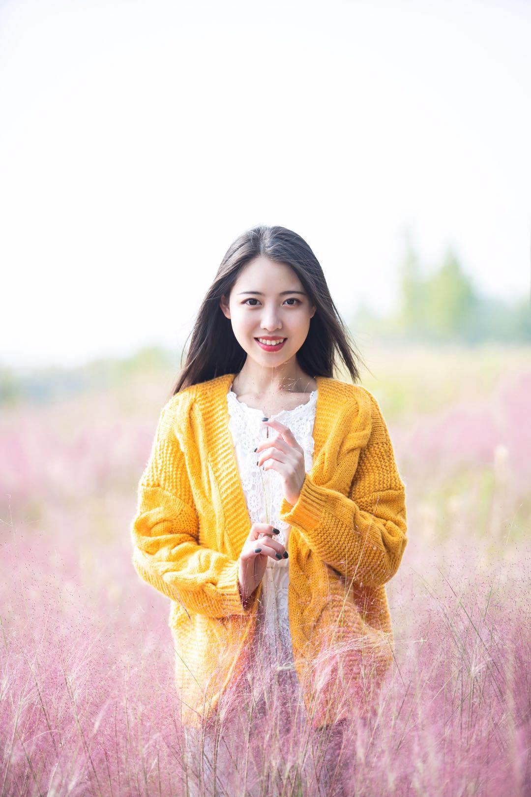 秋天拍摄粉黛人像，这8个姿势技巧值得一学，姿势简单也很美插图5