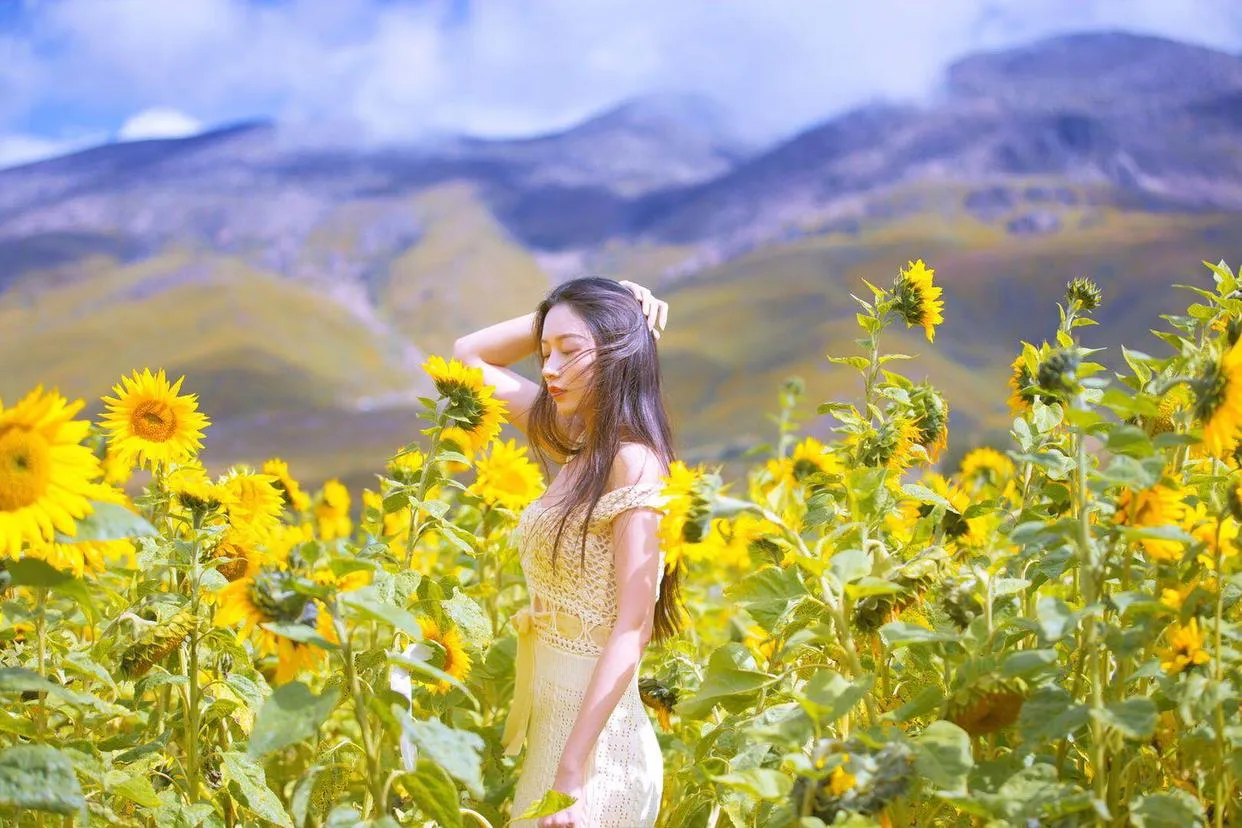 解锁花海人像拍照姿势，简单易学的7个姿势，帮你拍出高质量作品插图6