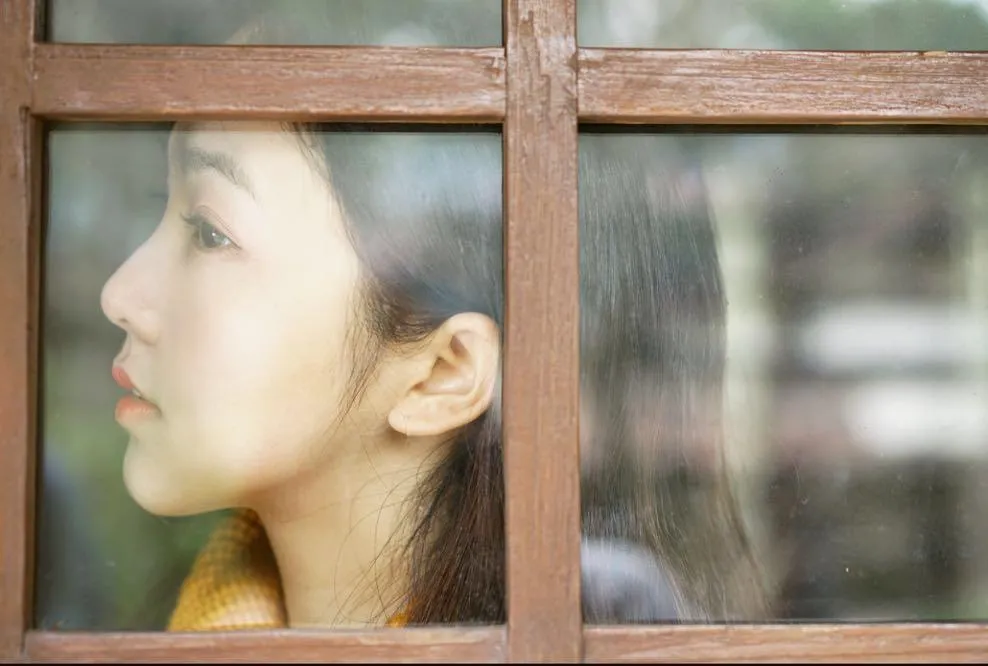 旅行拍照也有万能姿势，8个实用姿势，拍出漂亮旅行人像作品插图4