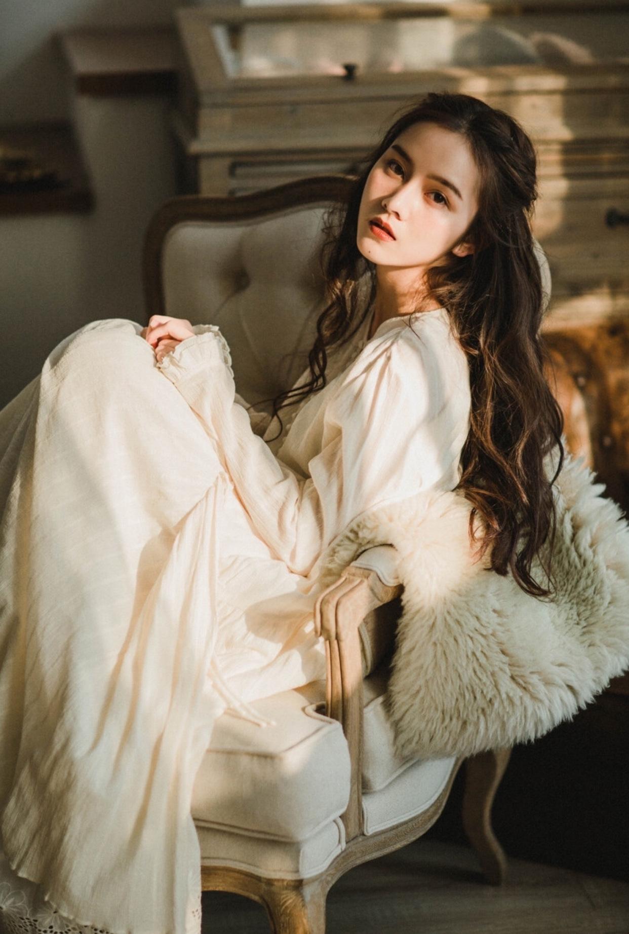 如何拍一张自然好看的照片?从表情再到姿势,这些技巧告诉你插图5 如何拍一张自然好看的照片?从表情再到姿势,这些技巧告诉你插图5