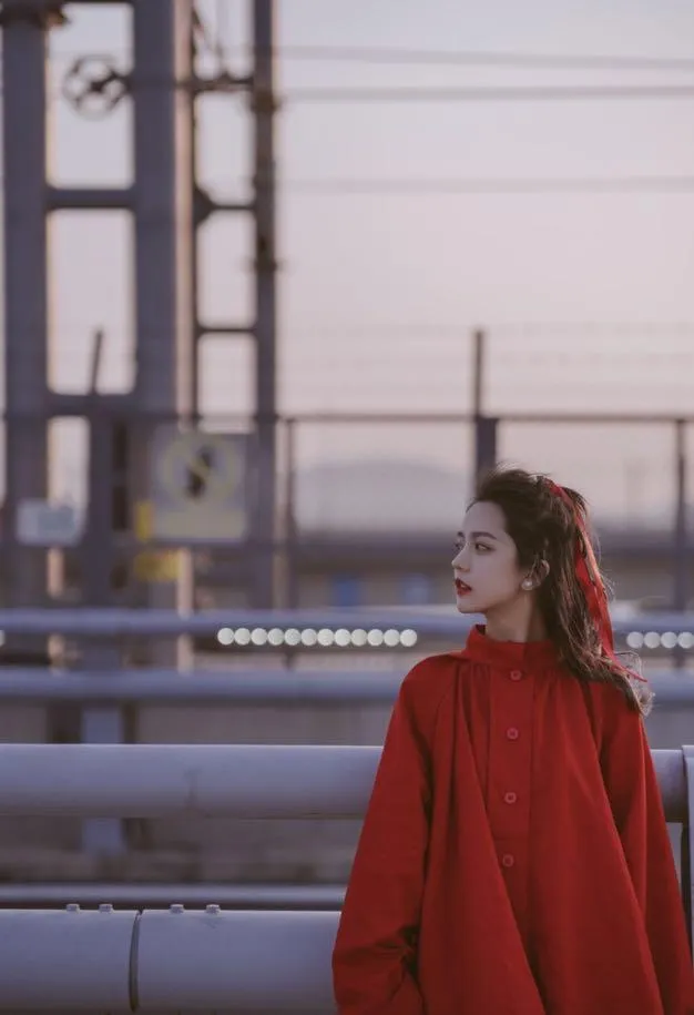 旅行拍照也有万能姿势，8个实用姿势，拍出漂亮旅行人像作品插图5