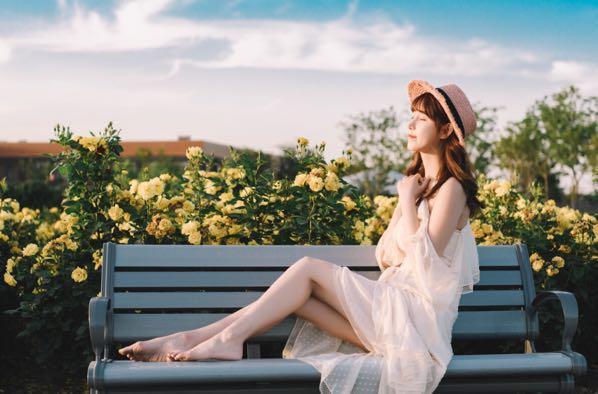 新手也能学会的7个拍照技巧，花海人像这样拍，拍出你的各种美插图1