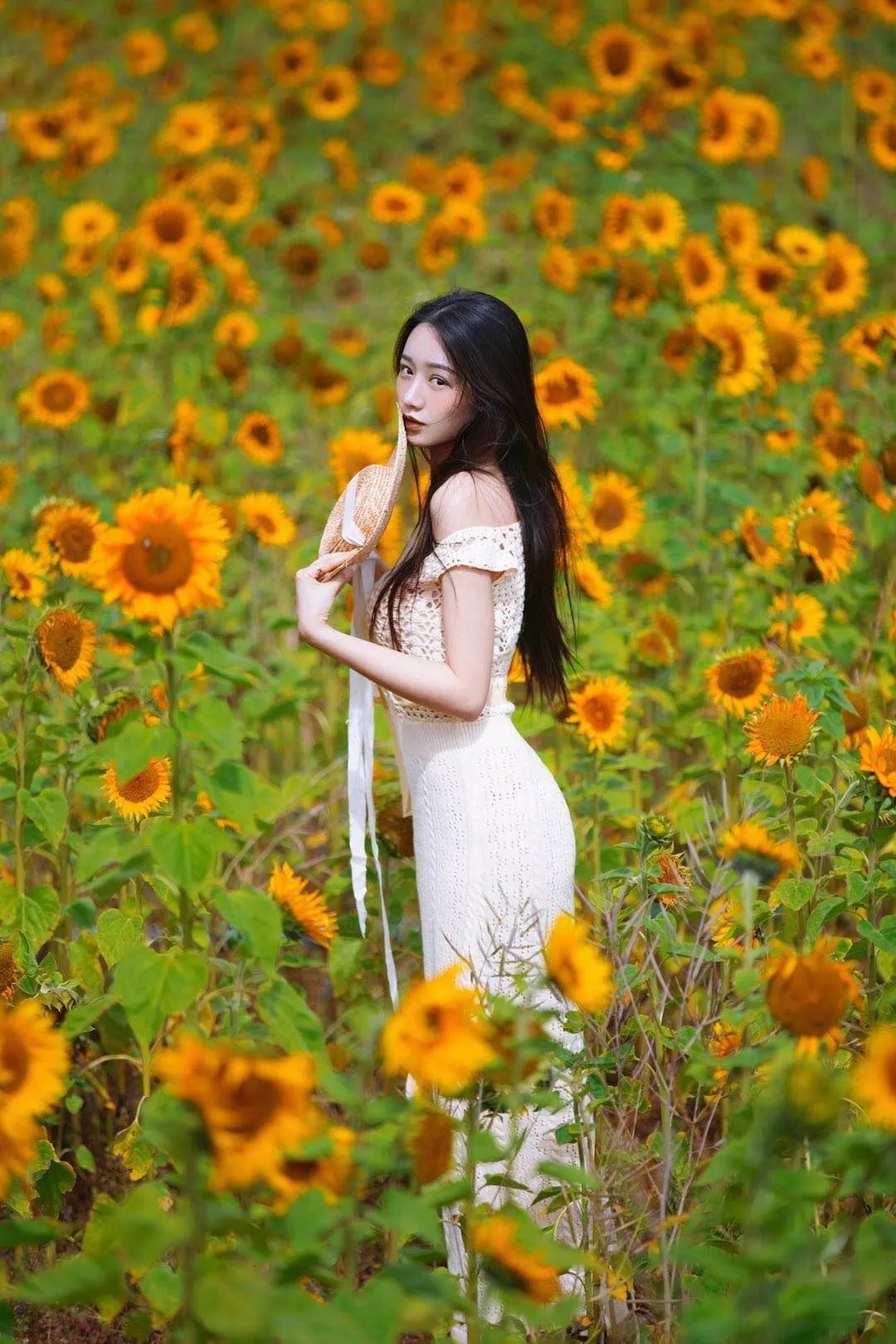 解锁花海人像拍照姿势，简单易学的7个姿势，帮你拍出高质量作品插图7