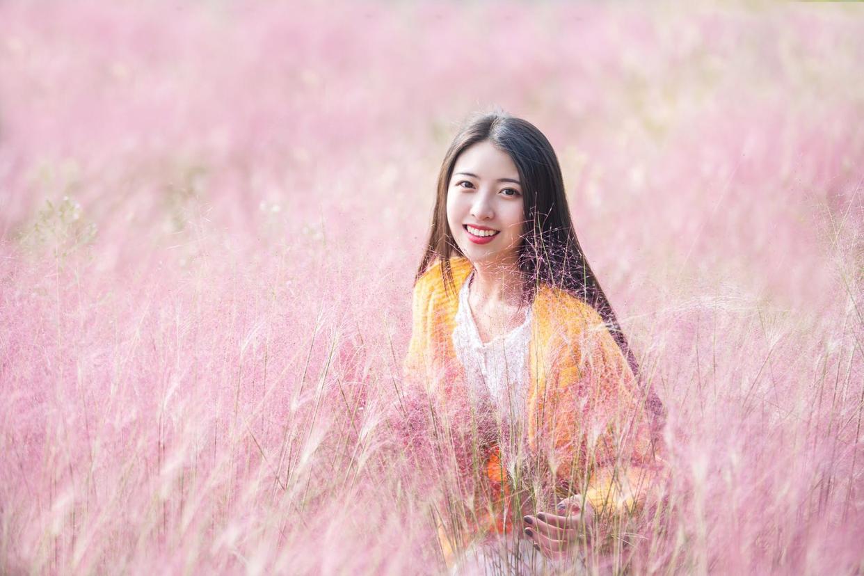 秋天拍摄粉黛人像，这8个姿势技巧值得一学，姿势简单也很美插图8