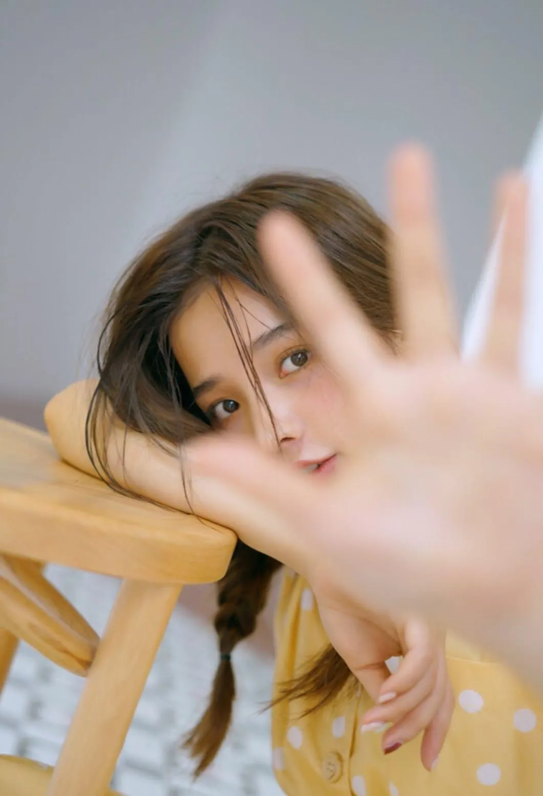 旅行拍照也有万能姿势，8个实用姿势，拍出漂亮旅行人像作品插图6