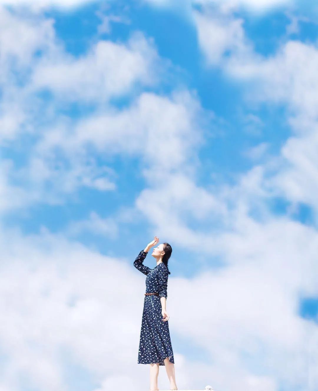 旅行拍照也有万能姿势，8个实用姿势，拍出漂亮旅行人像作品插图1