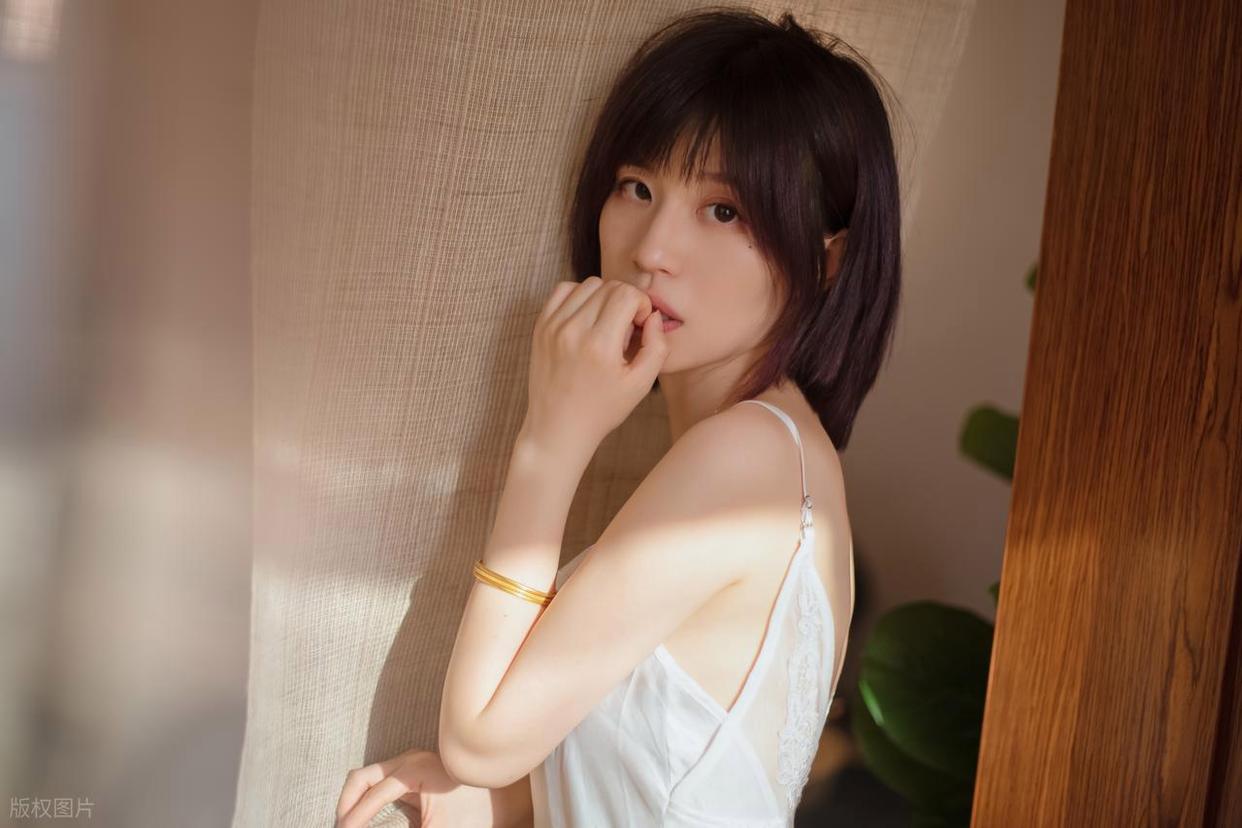 摄影师私藏秘籍：5招解锁模特天然少女感，告别“花瓶式”摆拍插图