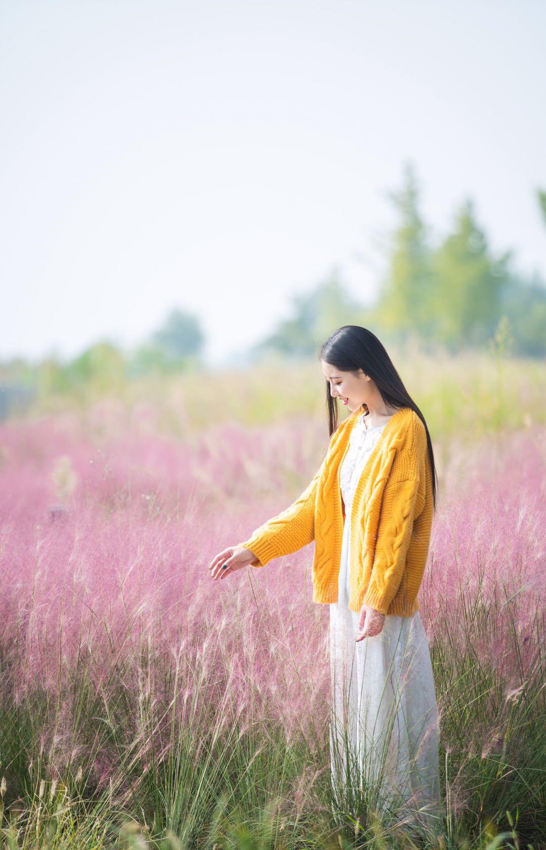 秋天拍摄粉黛人像，这8个姿势技巧值得一学，姿势简单也很美插图7