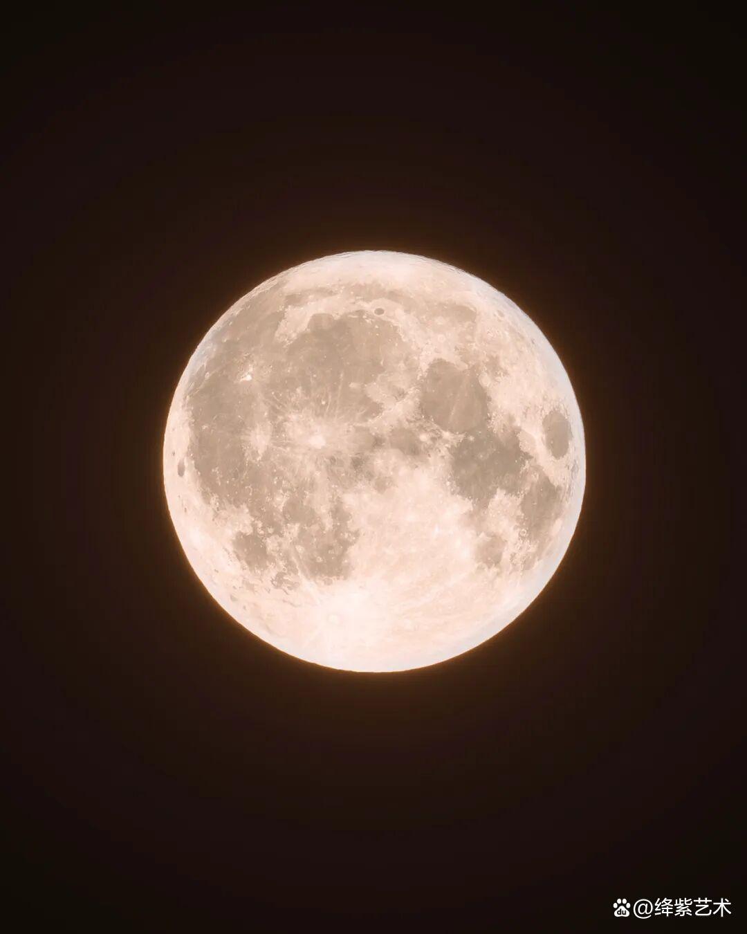 一幅月球摄影作品,竟由81000万张图像组成,像素超过1.5亿插图8 一幅月球摄影作品,竟由81000万张图像组成,像素超过1.5亿插图8