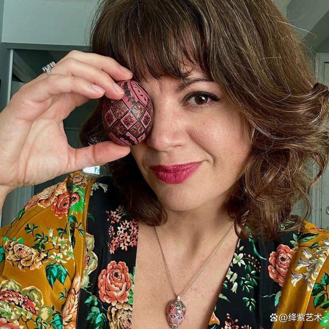 她用独特的“蛋画”技艺，将3毛钱的鸡蛋，变成3000元的艺术品插图