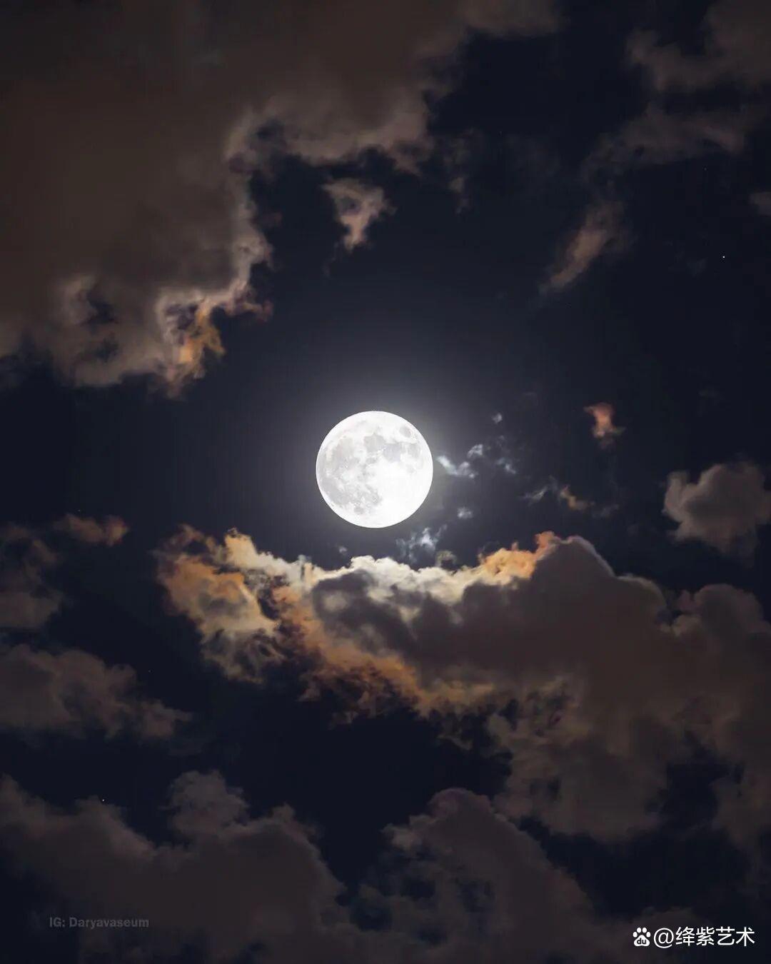 一幅月球摄影作品,竟由81000万张图像组成,像素超过1.5亿插图9 一幅月球摄影作品,竟由81000万张图像组成,像素超过1.5亿插图9