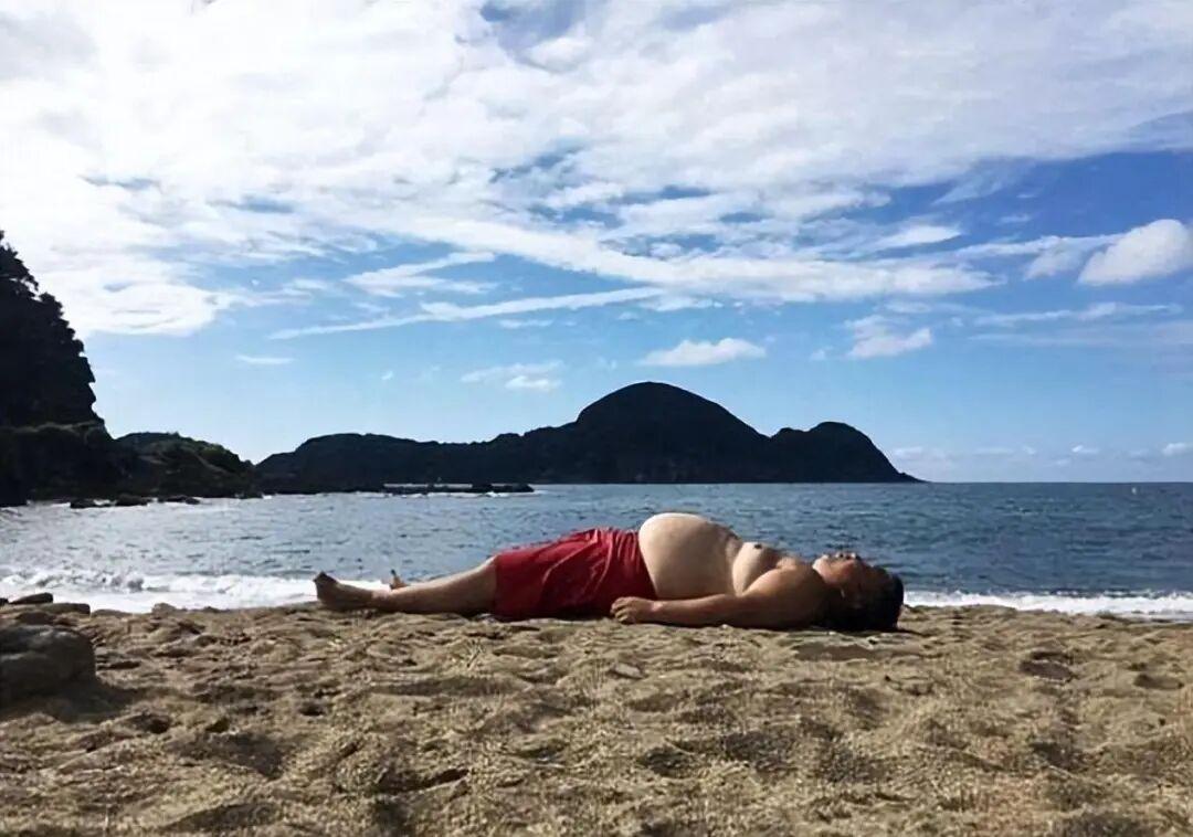 太巧了吧！20张现实中的“神级错位”，完全没修图却像特效插图1