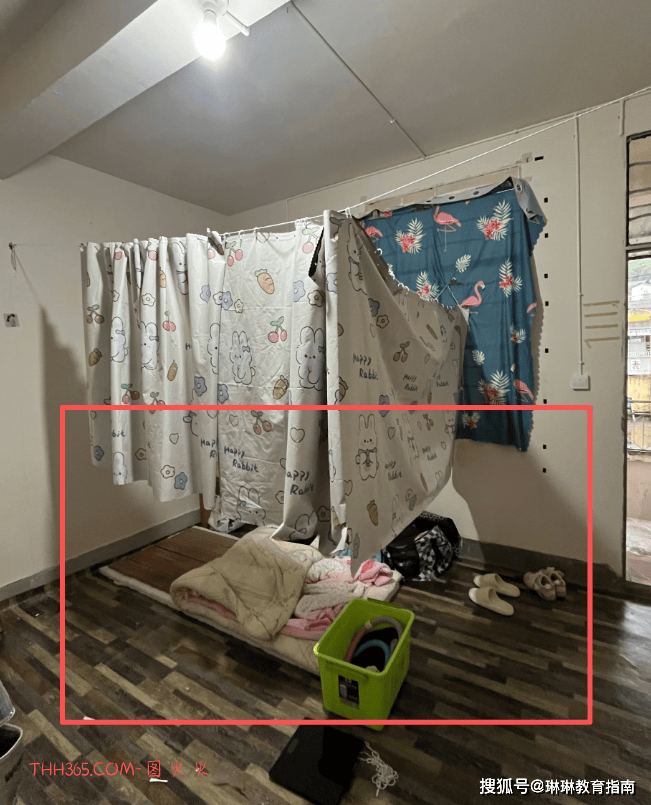 “我只想遮住肉体,却丢尽脸面”,女大学生吐槽宿舍床位,幸亏有个好室友插图 “我只想遮住肉体,却丢尽脸面”,女大学生吐槽宿舍床位,幸亏有个好室友插图