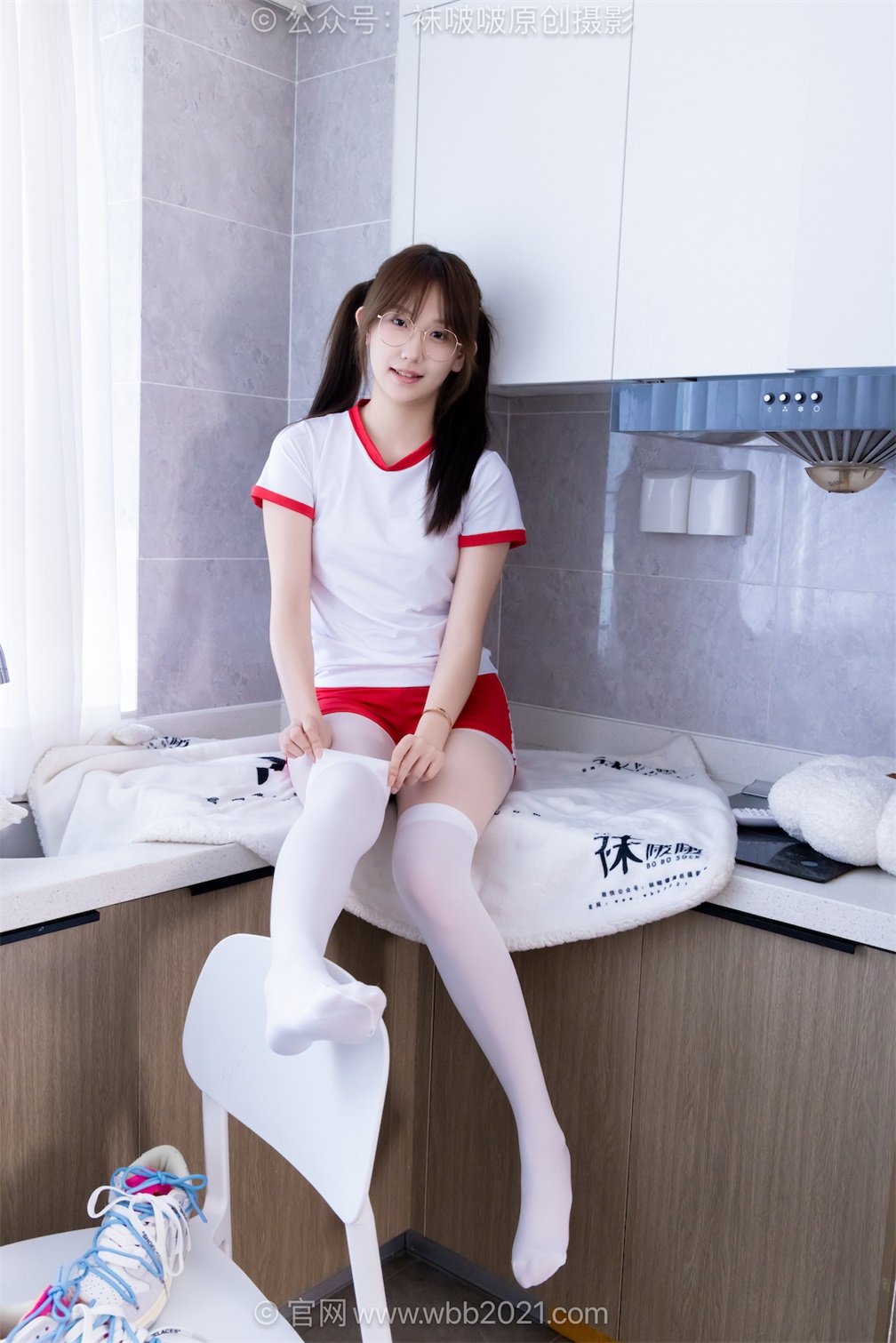 袜啵啵611期：香菜-板鞋、厚白丝过膝袜、薄白丝、体操服 [148P/1V/5.9G]插图2