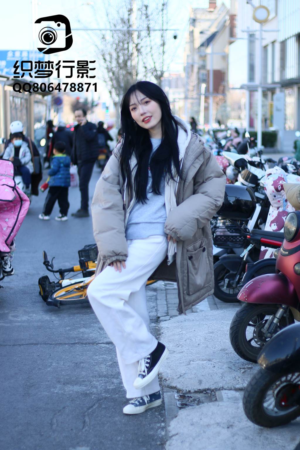 [织梦映像]NO.110 罗袜生尘完整版商业街外景帆布鞋，裸足[278P/1V/7.52G]插图1