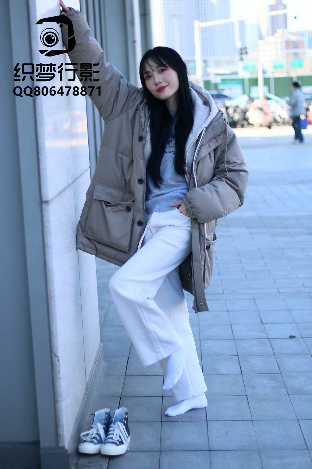 [织梦映像]NO.110 罗袜生尘完整版商业街外景帆布鞋，裸足[278P/1V/7.52G]插图3