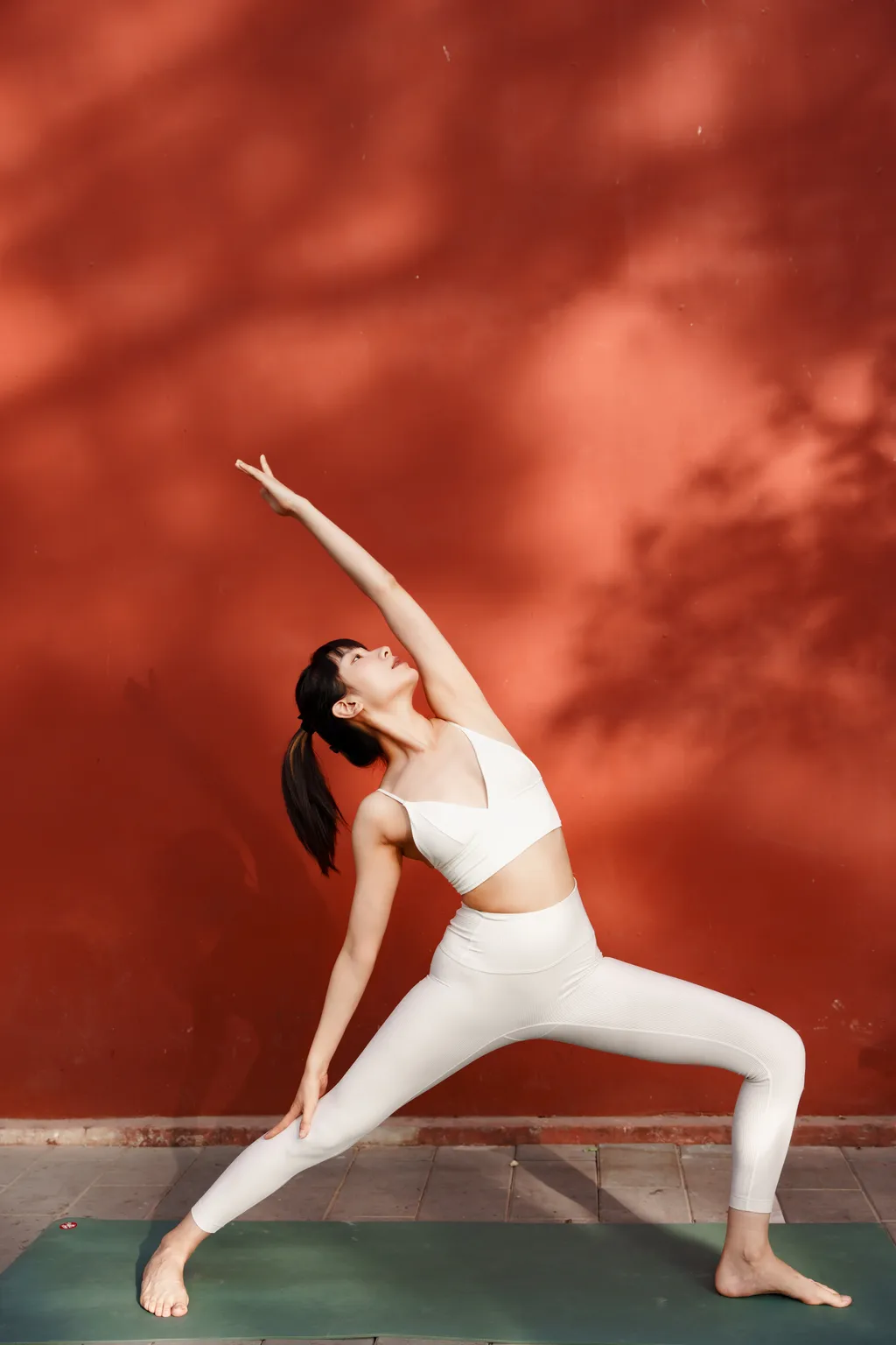 [YITUYU艺图语]2022.12.01 瑜伽与红墙 梦梦[22+1P/207MB]插图3