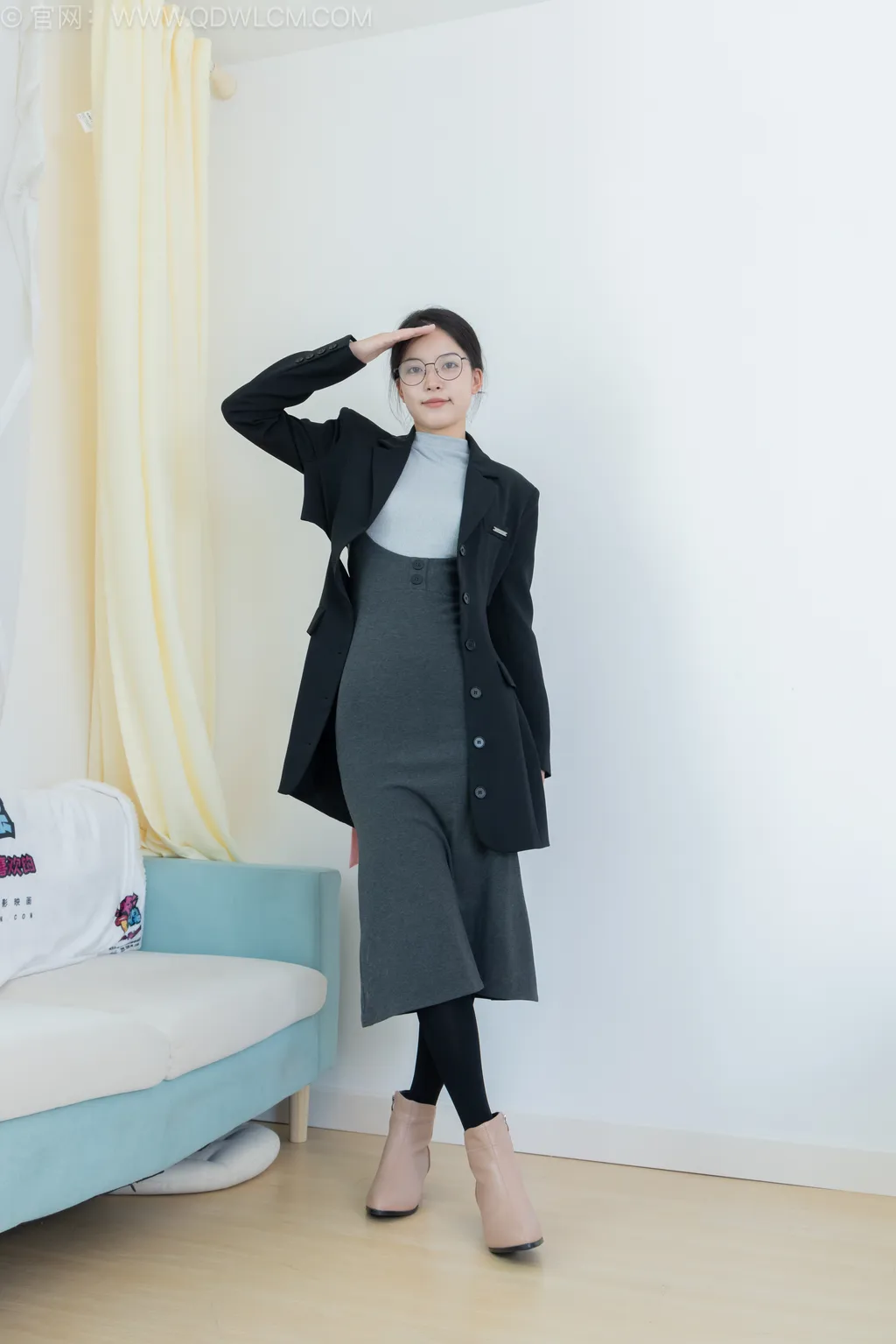 勿恋传媒 NO.2533 茯苓-短靴、厚黑丝、皮筋绑脚老头乐挠脚[159P/1V/4.04GB]插图1