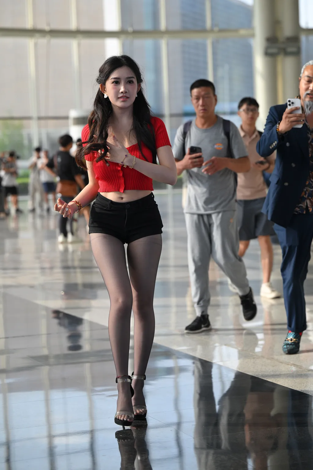 精选街拍作品 NO.6250 黑丝牛仔短裤[198P/525MB]插图1