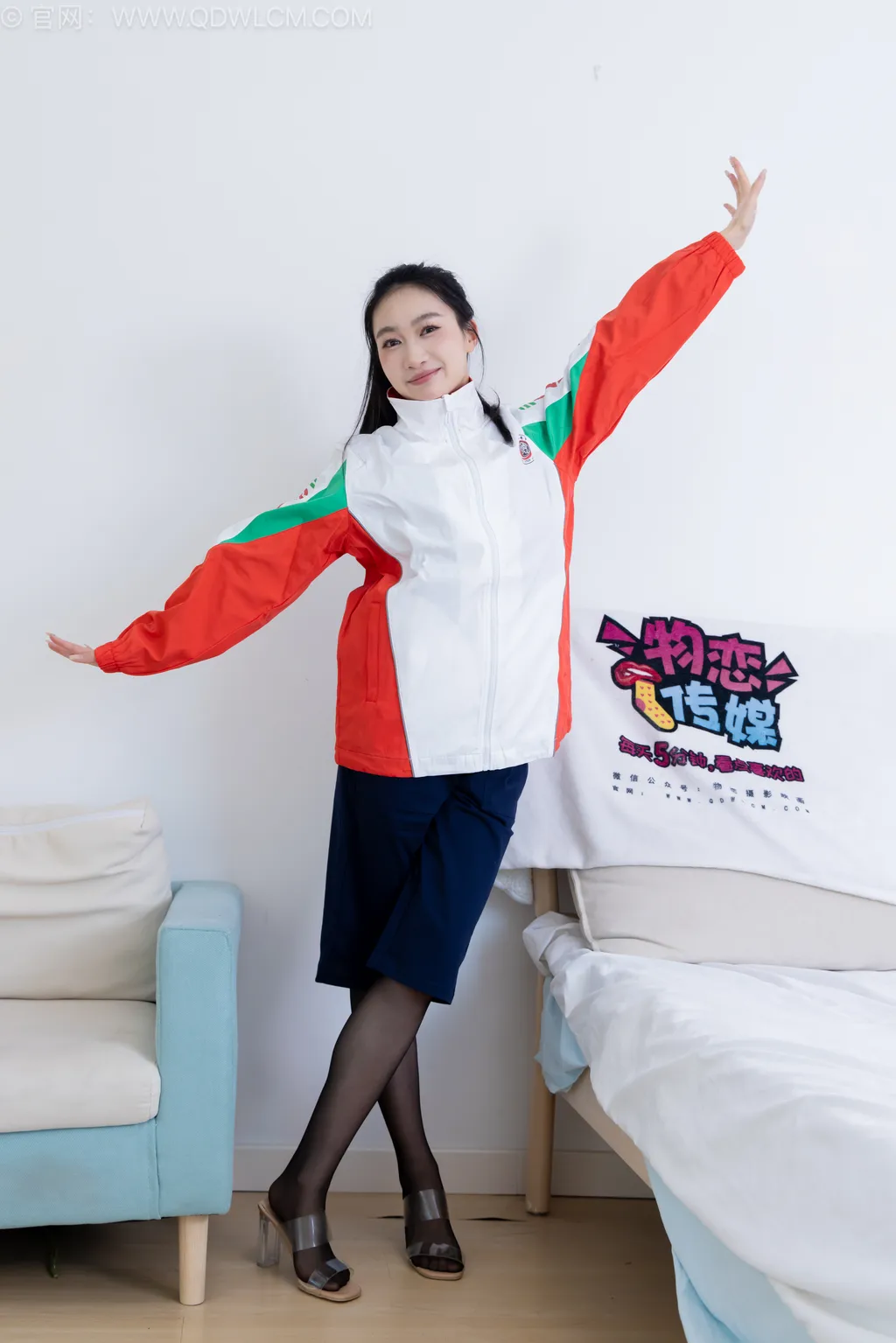 勿恋传媒 NO.2525 小影-高跟凉鞋、薄黑丝、裸足[168P/1V/3.73GB]插图1