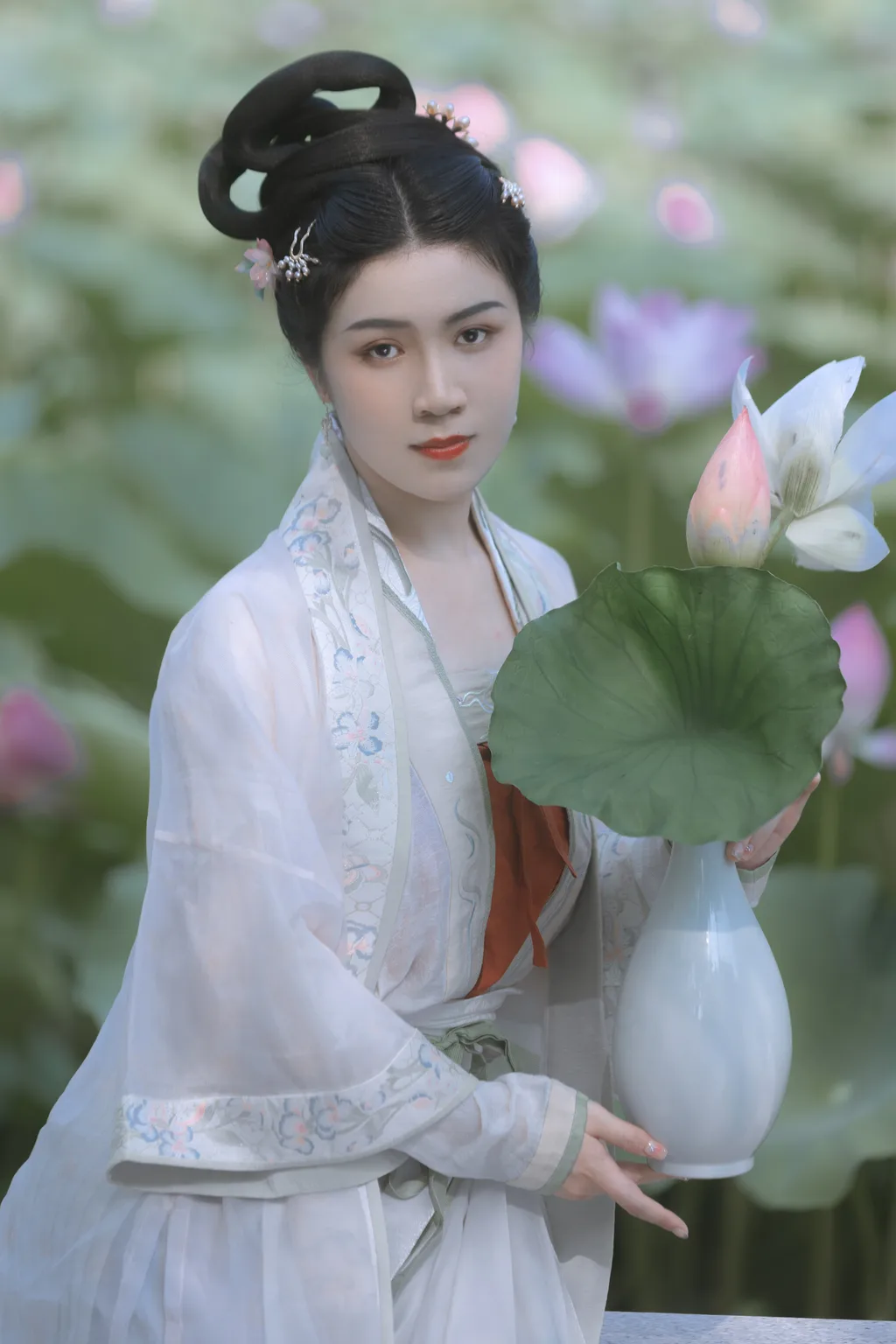 [YITUYU艺图语]2022.11.21 陶然荷韵 周曦彤[25+1P/195MB]插图