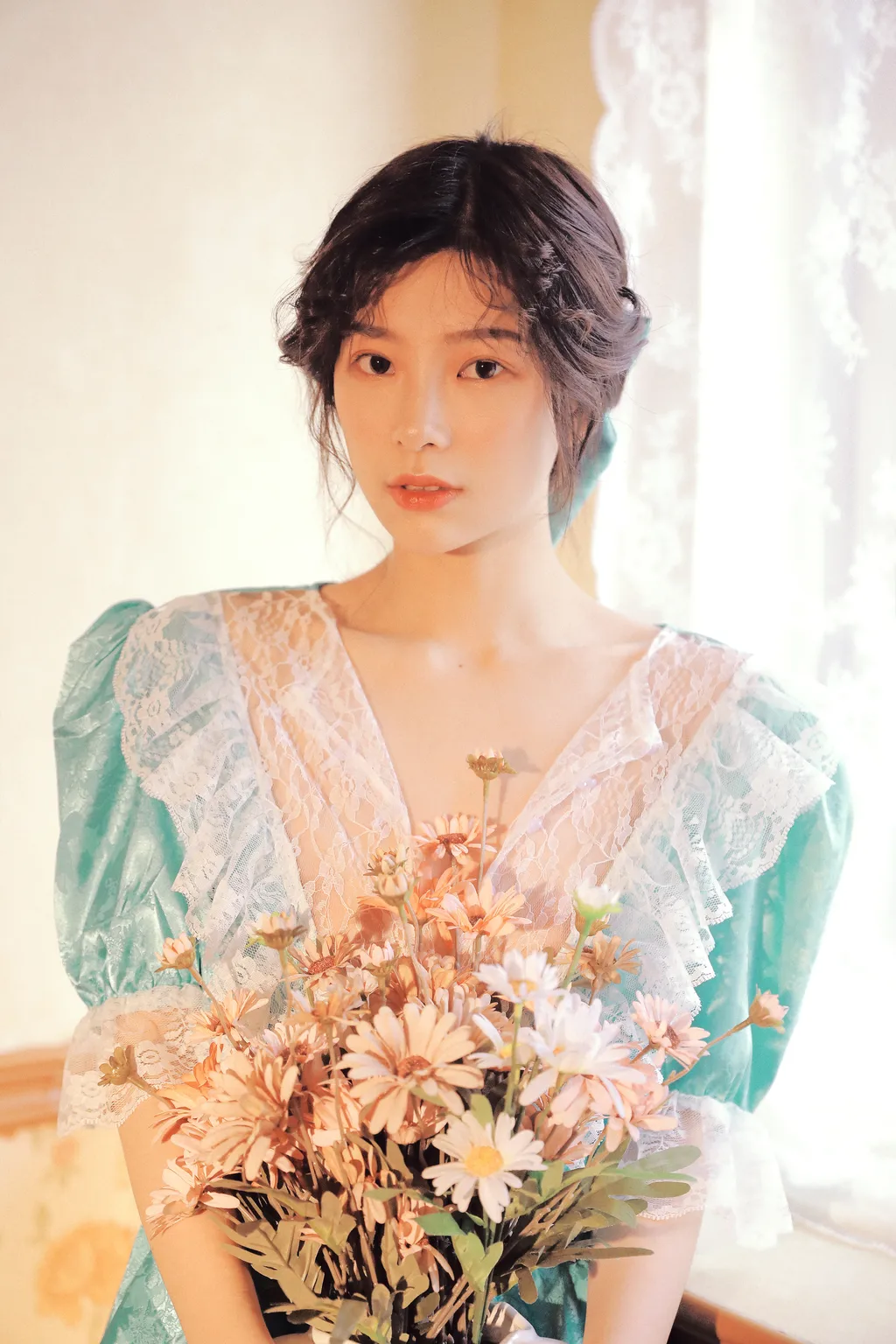 [YITUYU艺图语]2022.11.25 窗边少女 桃芊鱼[34+1P/819MB]插图