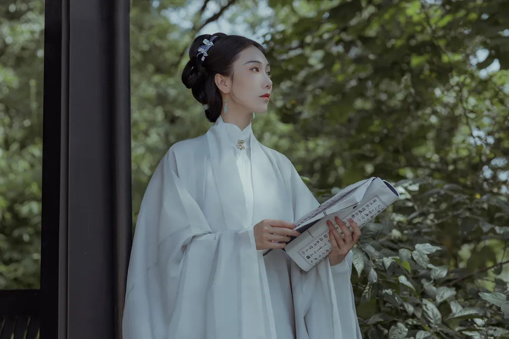 [YITUYU艺图语]2022.12.13 画楼春 土豆泥小兔[21+1P/186MB]插图2