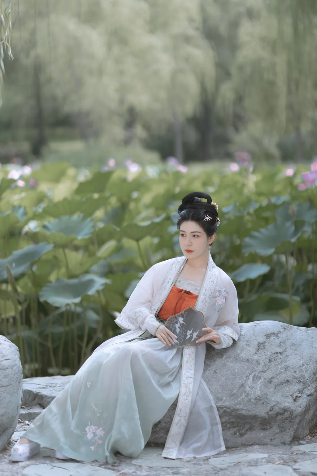 [YITUYU艺图语]2022.11.21 陶然荷韵 周曦彤[25+1P/195MB]插图1