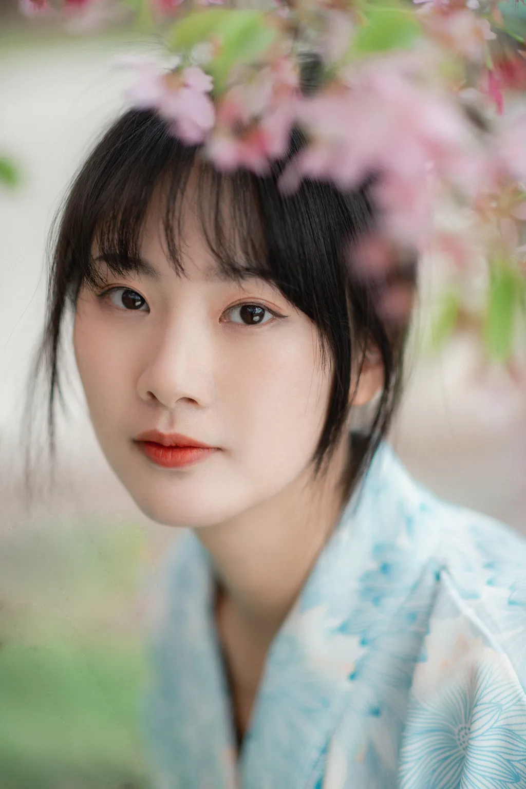 [YITUYU艺图语]2022.11.19 樱花树下 爱拍照的梅梅[22+1P/459MB]插图2