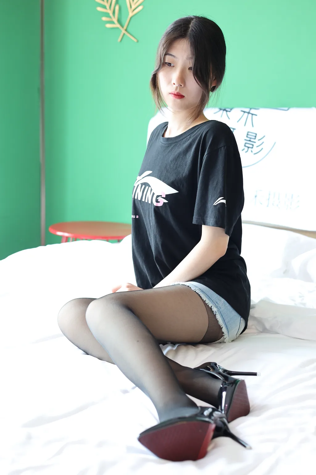 三禾摄影 NO.017 牛仔短裤 黑丝 高跟[251P/1.19GB]插图3