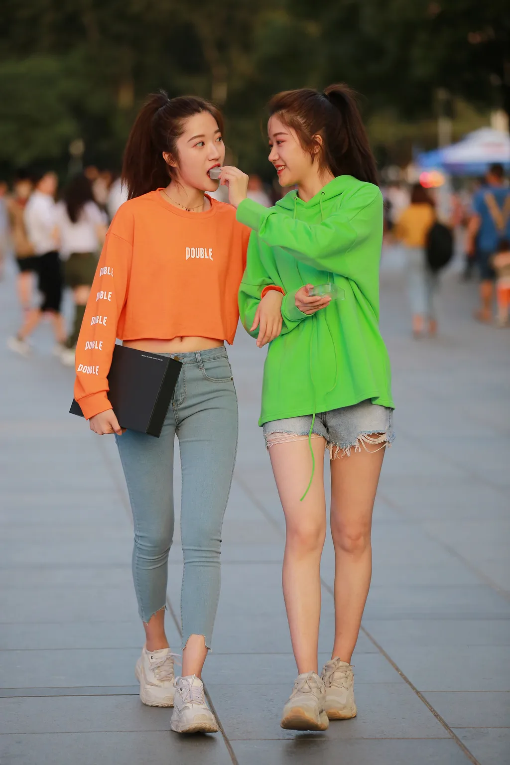 精选街拍作品 NO.6234 阳光靓丽牛仔裤[112P/113MB]插图