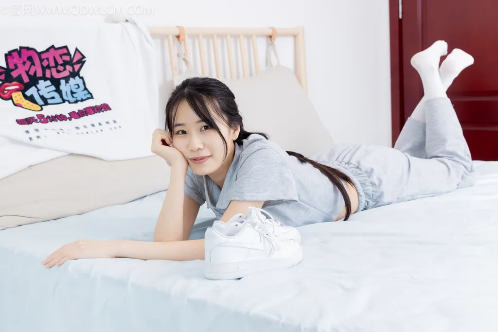 勿恋传媒 NO.2518 菜菜-板鞋、厚白丝、裤里丝[161P/1V/4.36GB]插图3