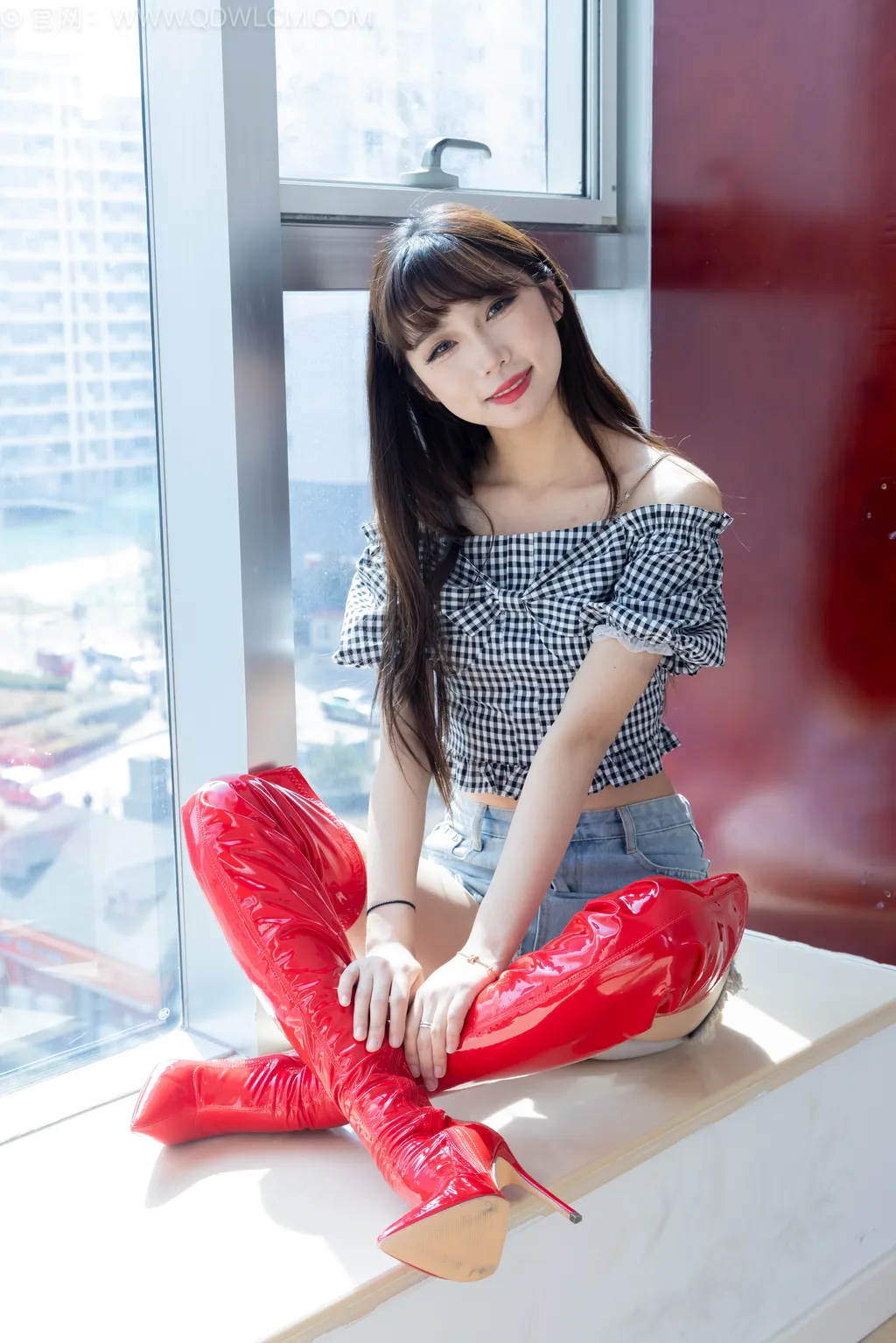 勿恋传媒 NO.2521 泡泡-高跟长靴、白棉袜、裸足[188P/1V/3.88GB]插图3