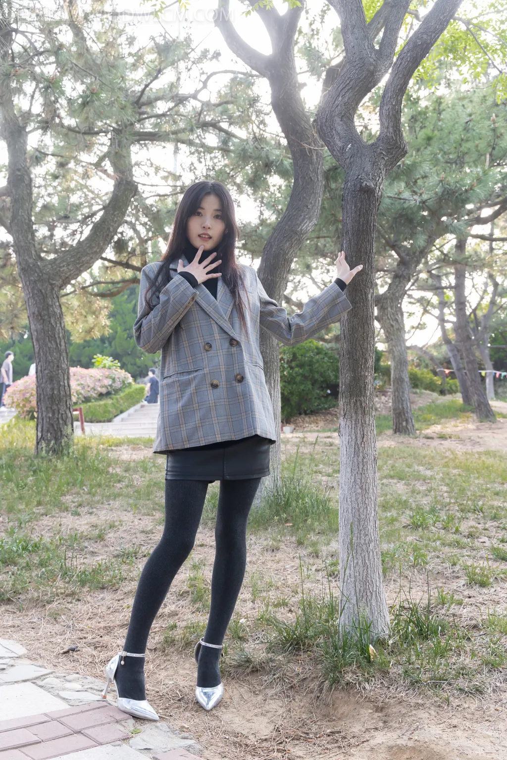 勿恋传媒 NO.2517 茯苓-高跟鞋、超厚灰连裤袜[210P/1V/6.36GB]插图