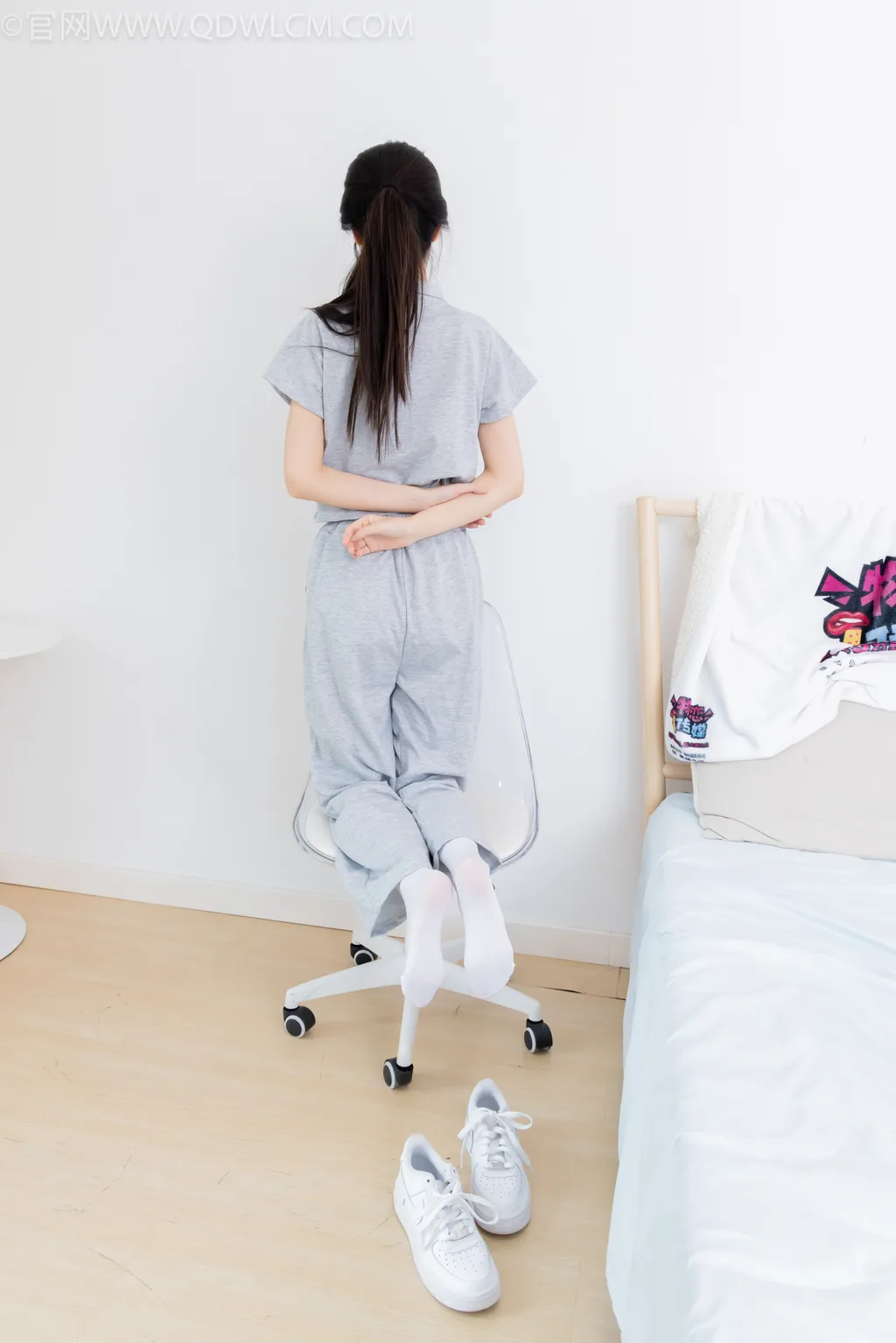 勿恋传媒 NO.2518 菜菜-板鞋、厚白丝、裤里丝[161P/1V/4.36GB]插图