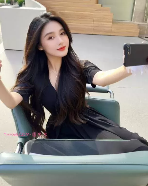 搞笑段子：姑娘你是卡在里面出不来了吗？插图