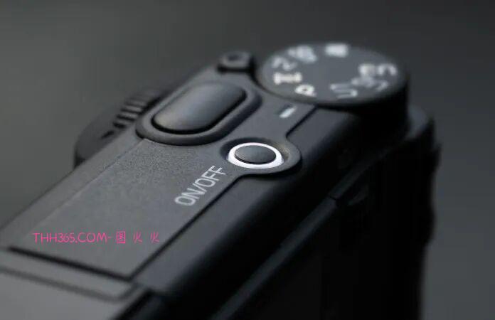 12999元!理光发布GR IV Monochrome纯黑白相机插图4 12999元!理光发布GR IV Monochrome纯黑白相机插图4