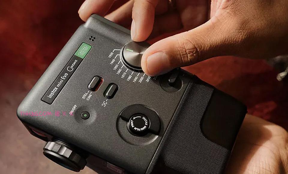 富士推出可拍短片的复古拍立得相机:instax mini Evo Cinema插图1 富士推出可拍短片的复古拍立得相机:instax mini Evo Cinema插图1