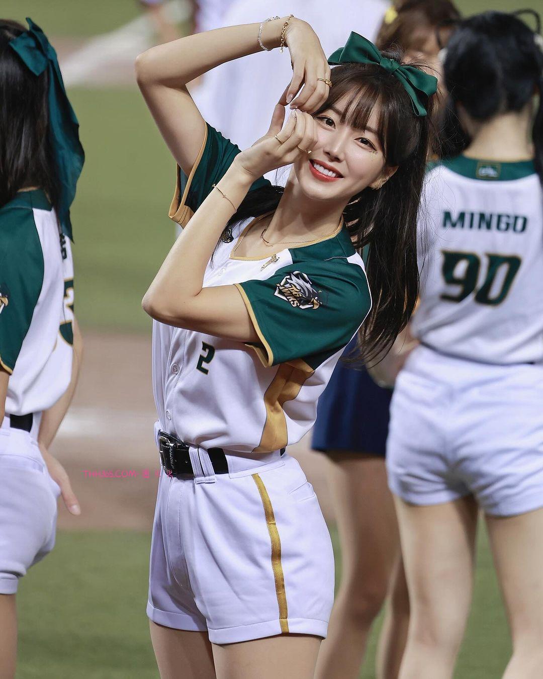 韩式应援天花板！安芝炫身着薄纱、镂空彼基尼接连火辣出击，SOLO热舞《发香区》让全场沸腾！插图1