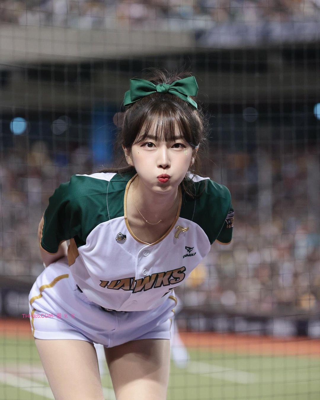 韩式应援天花板！安芝炫身着薄纱、镂空彼基尼接连火辣出击，SOLO热舞《发香区》让全场沸腾！插图2