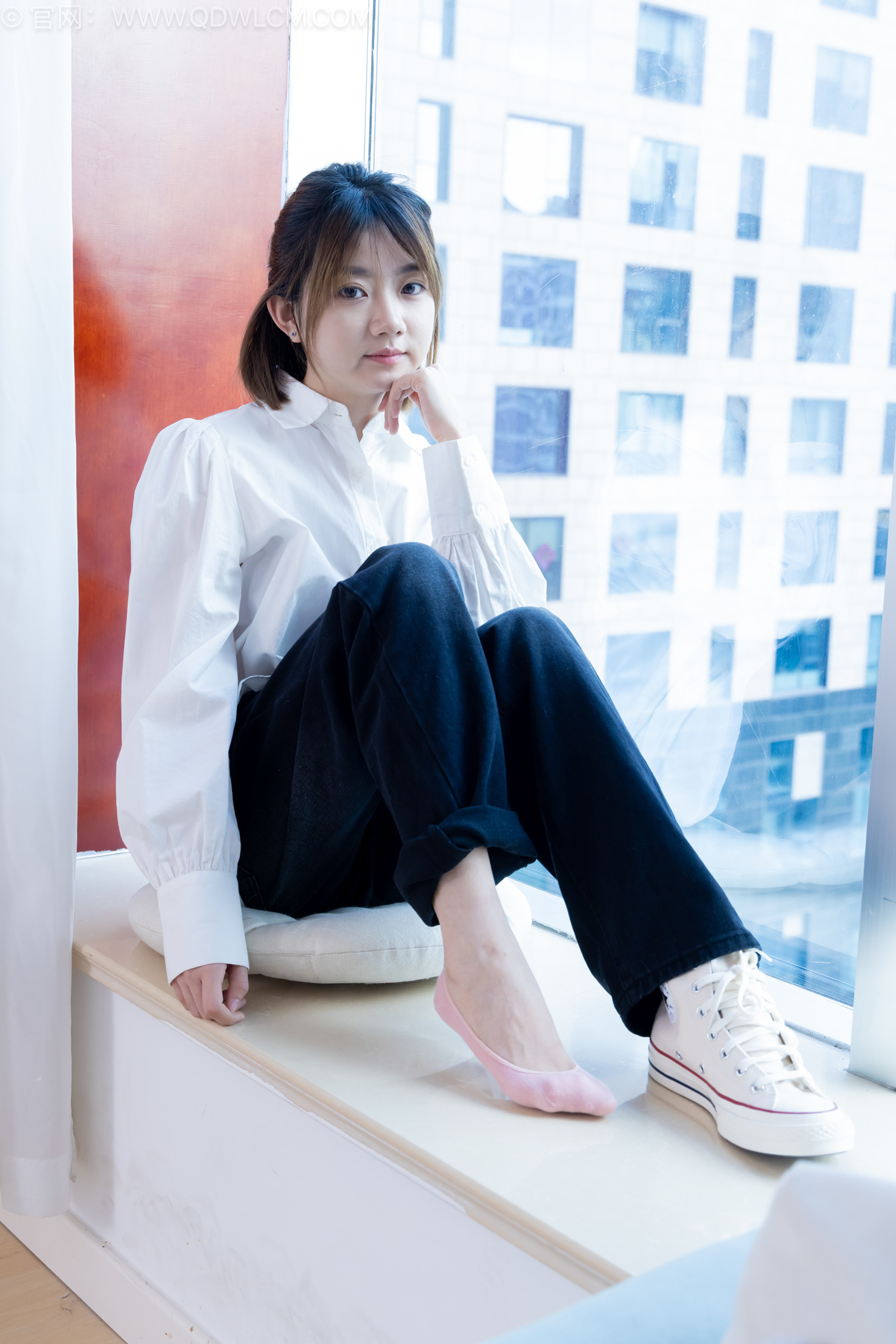 勿恋传媒2554期欢欢-帆布鞋、粉色船袜、肚子疼揉肚子剧情[160P/1V/5G]插图1