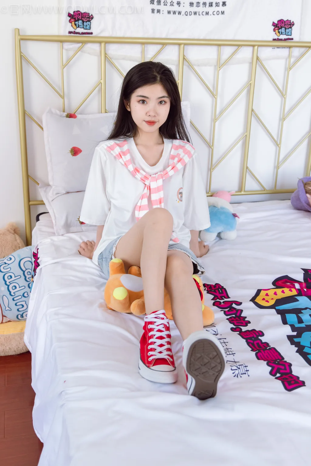 勿恋传媒 积分兑换 027期 米米牛仔短裤白色棉船袜脚 [151P/1V/4.29G]插图2