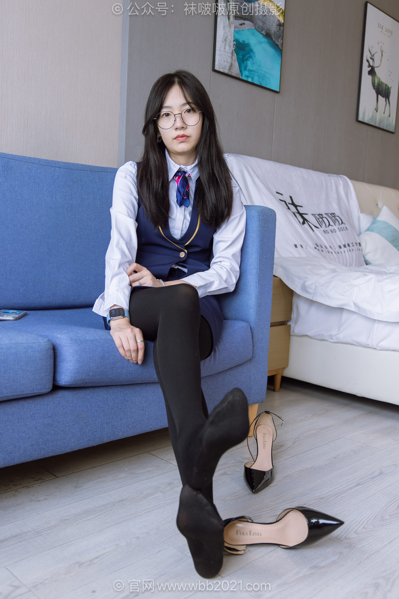 袜啵啵620期小甜豆-高跟鞋、厚黑丝、银行至服、本期特写偏多花絮版[140P/1V/6.58G]插图4