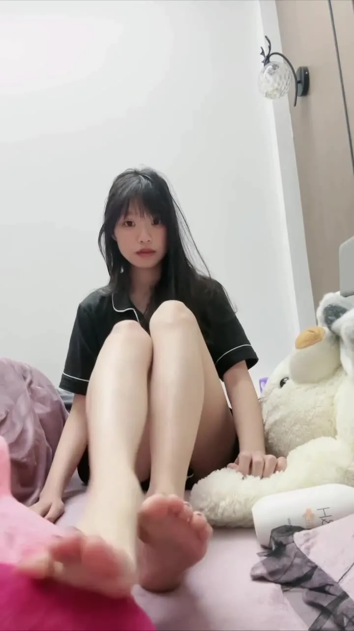 脚模面试脸足同框套路系列-178 呆萌红指甲美眉 [28V/327M]插图1