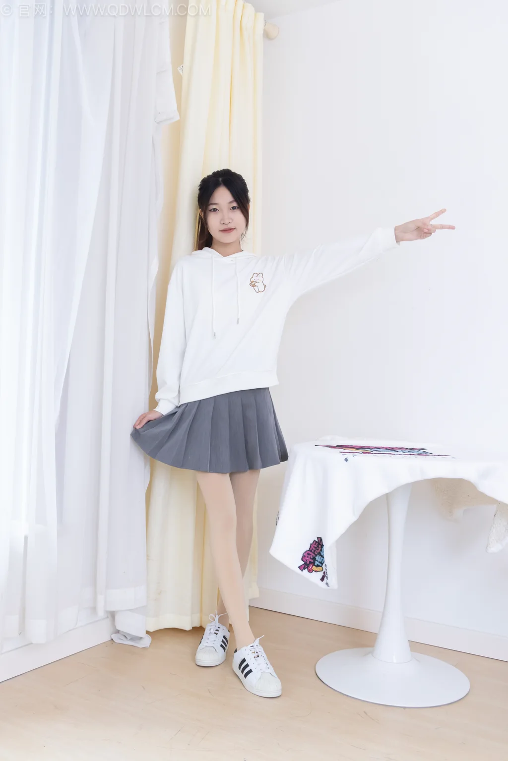 勿恋传媒 NO.2547 小夏-板鞋、厚肉丝[165P/1V/3.93GB]插图1