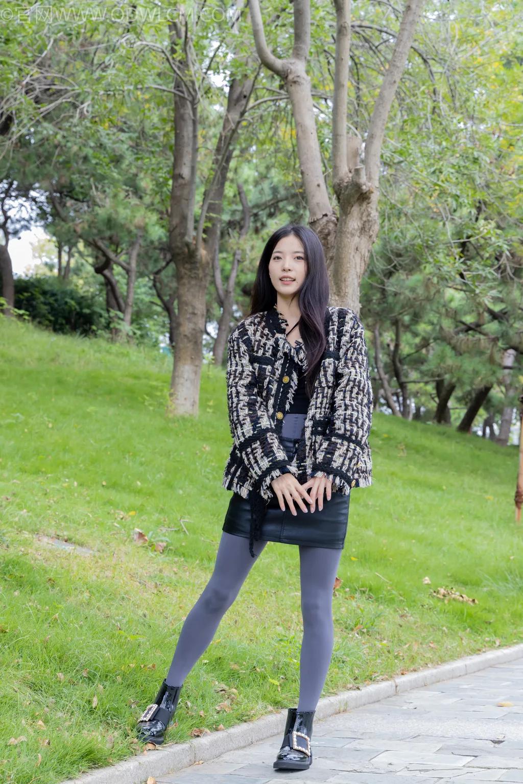 勿恋传媒 NO.2549 茯苓-短靴、厚灰丝[250P/1V/6.29GB]插图1