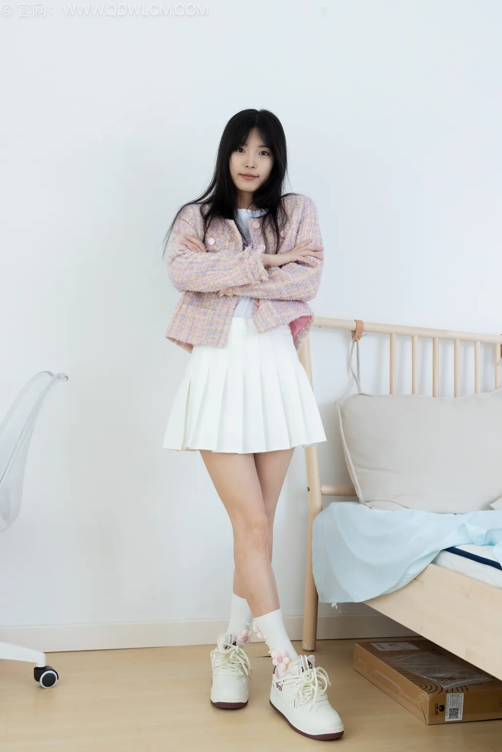 勿恋传媒 NO.2563 茯苓-板鞋、白棉袜、裸足[200P/1V/4.50GB]插图1